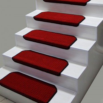 Kırmızı Renk Kare Model Bukle Halıdan Demonte Basamak Paspasi